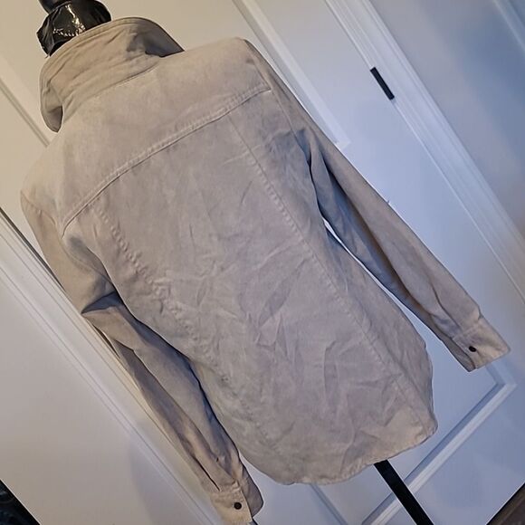 Croft&Barrow sz S button front shirt 100% poly feels like suade - Picture 3 of 9